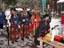 日枝神社での神事と役人の写真 日枝神社での神事と役人の写真