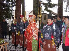 日枝神社での神事と役人の写真 日枝神社での神事と役人の写真