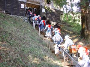 尾出山神社関白流獅子舞前準備