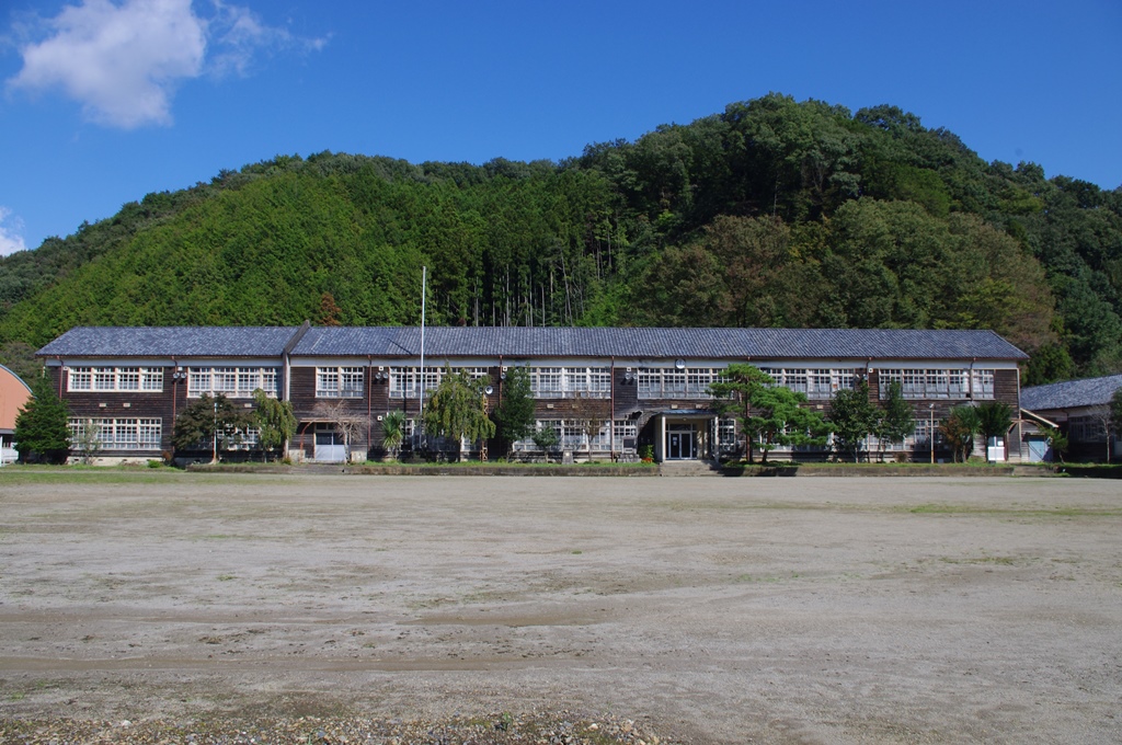 旧粟野中学校校舎
