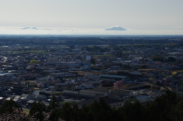 雲海から顔を出した筑波山 雲海から顔を出した筑波山