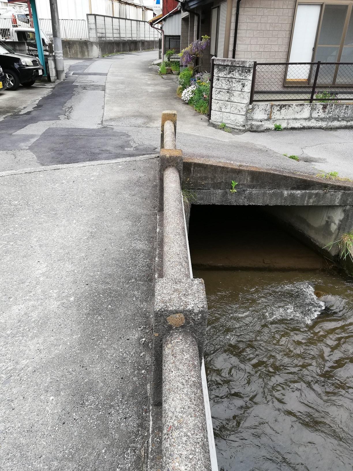 扇橋の上流で暗渠と合流 扇橋の上流で暗渠と合流