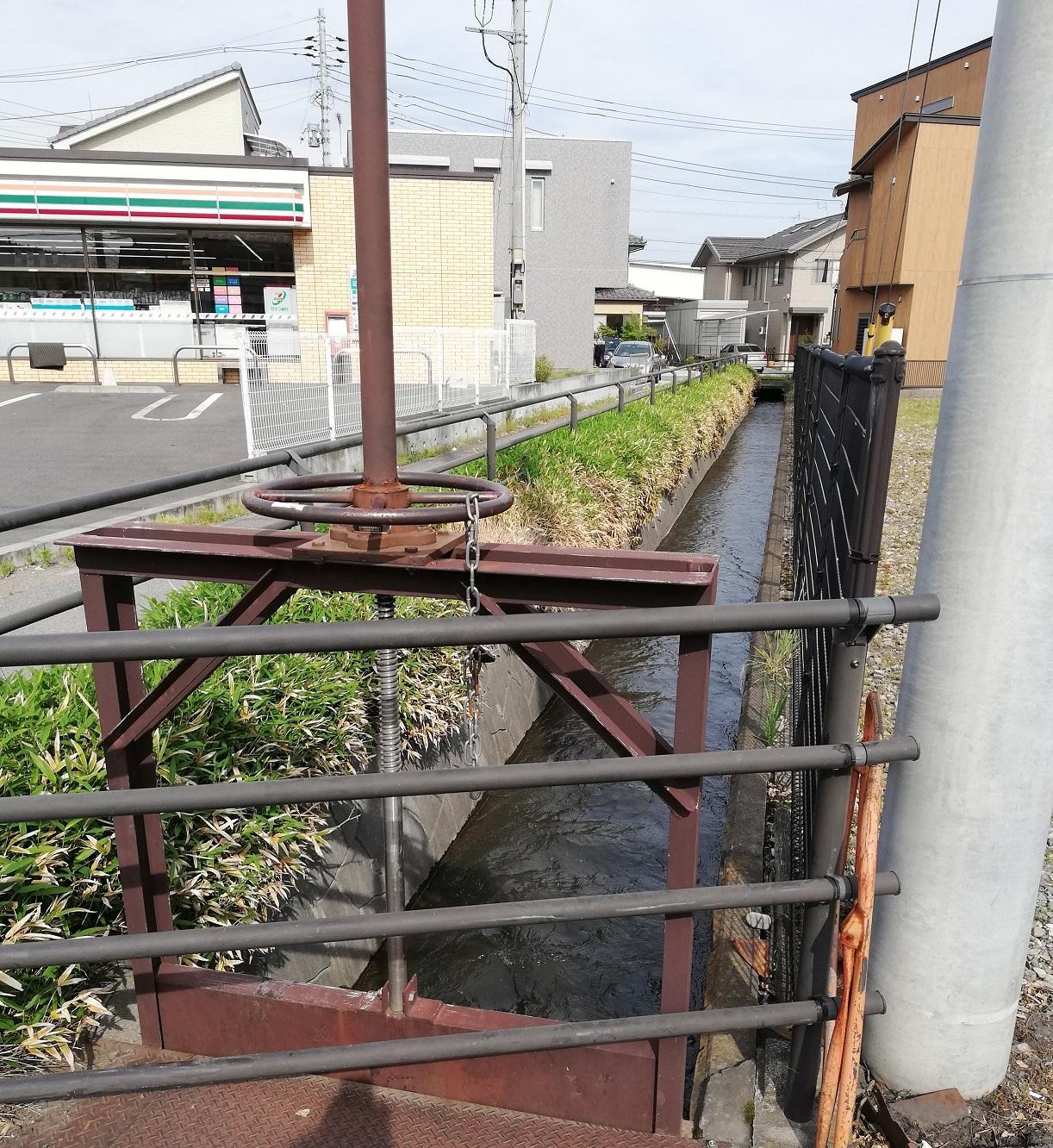 セブンイレブン南で姿を現し東進 セブンイレブン南で姿を現し東進