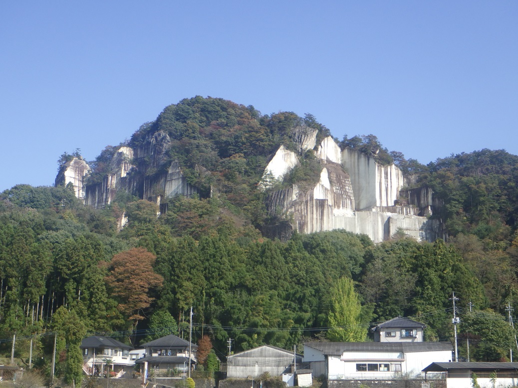 深岩山の石切り場の紅葉 深岩山の石切り場の紅葉