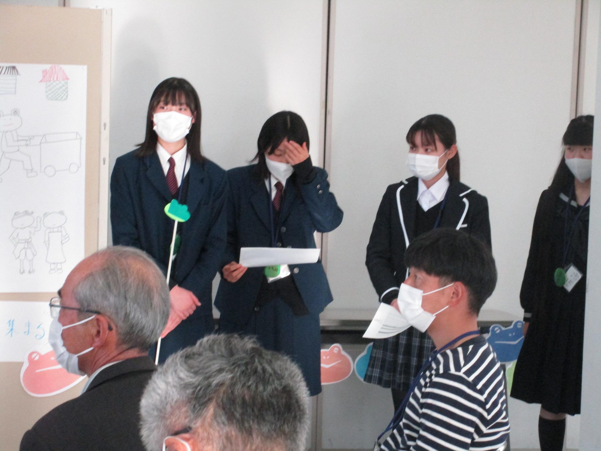発表前に緊張している様子 発表前に緊張している様子