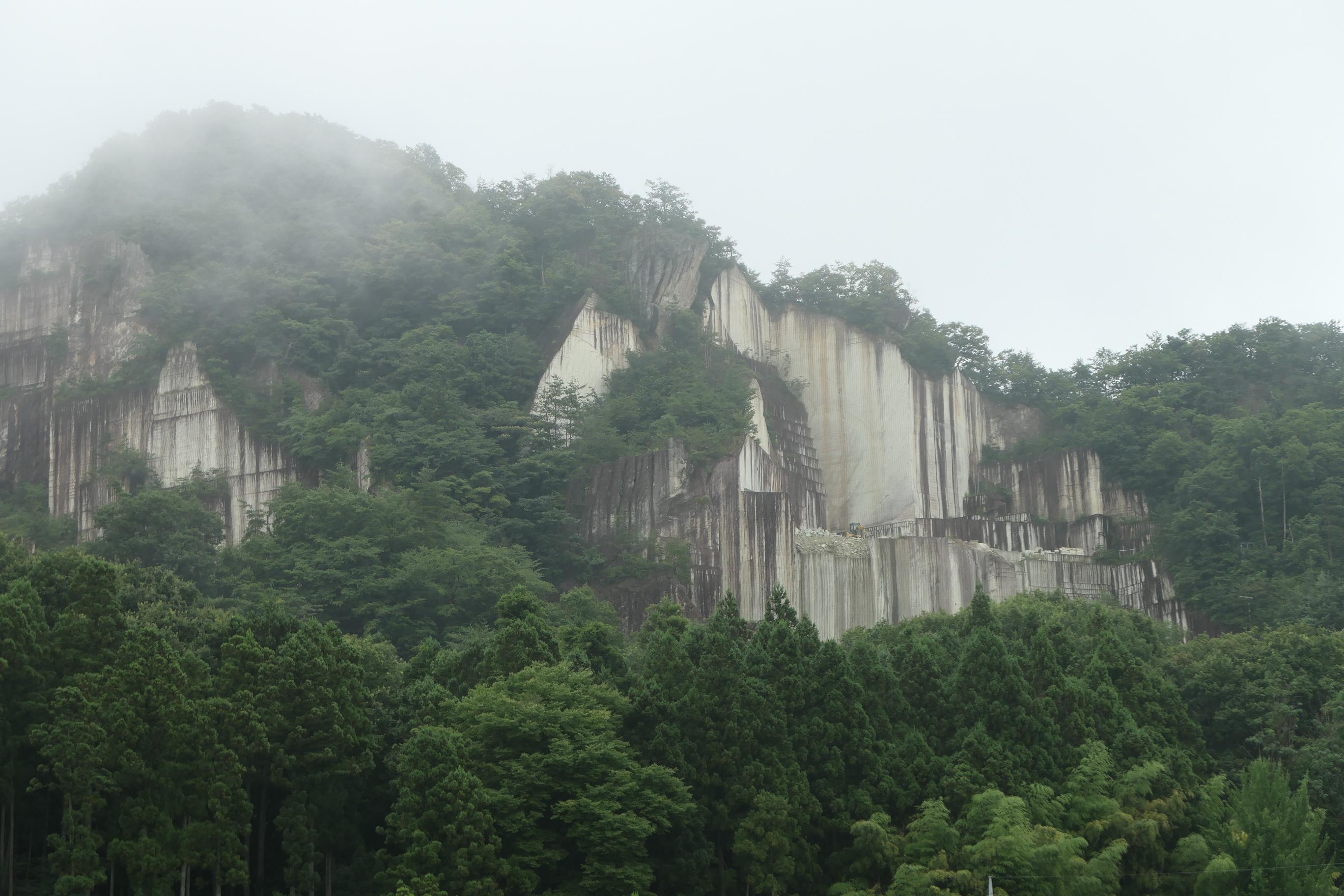 19 石切場遠景（最初の写真と違います）