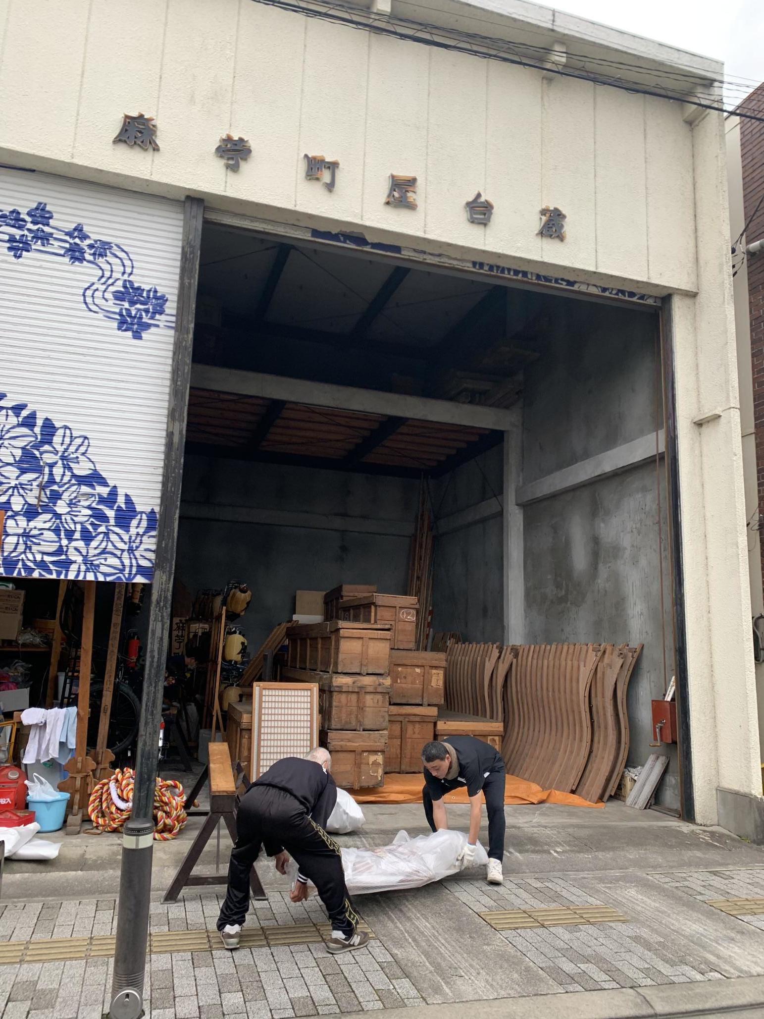 34.屋台蔵にしまう 34.屋台蔵にしまう