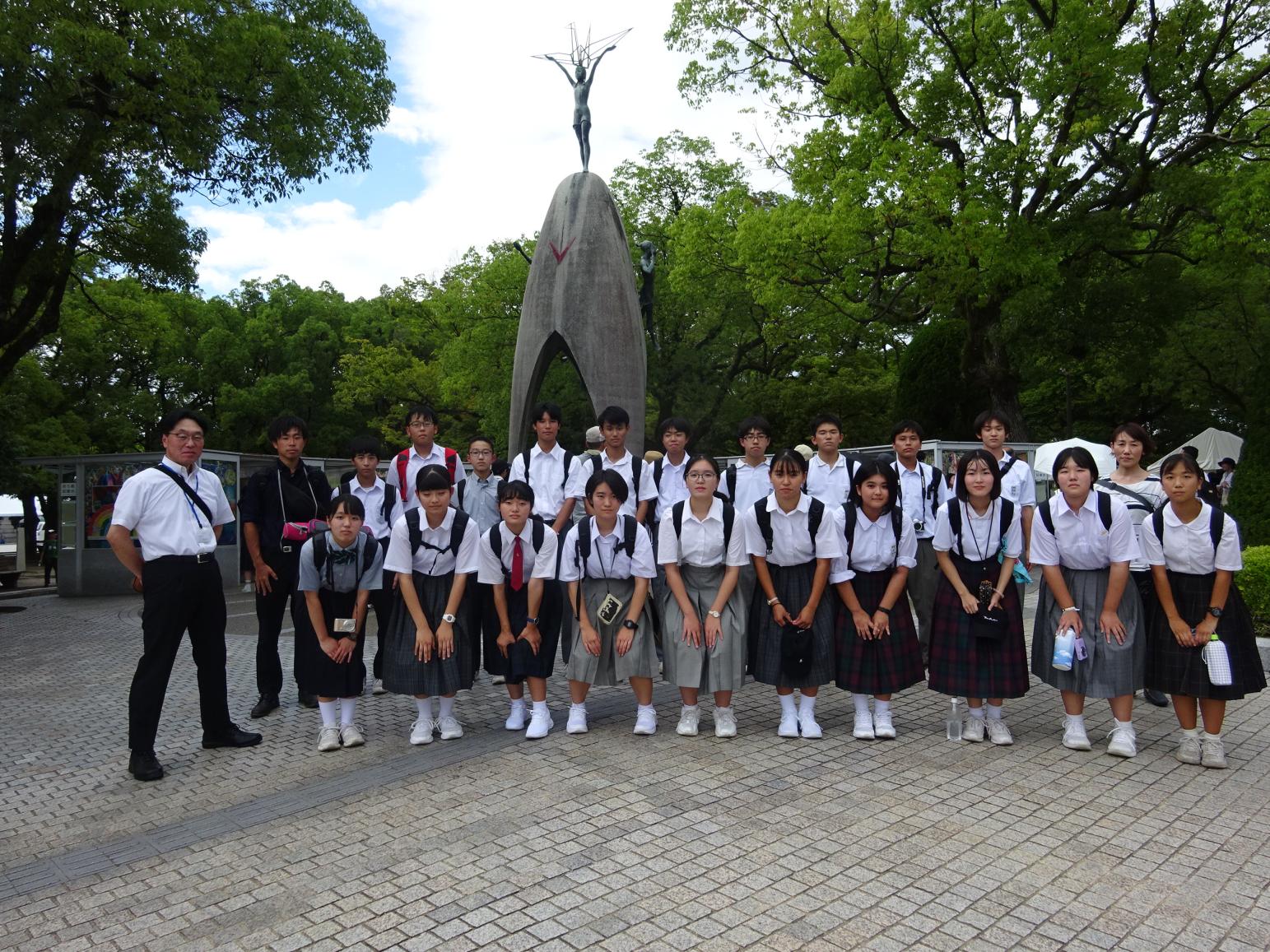 令和5年度広島平和記念式典派遣事業集合写真