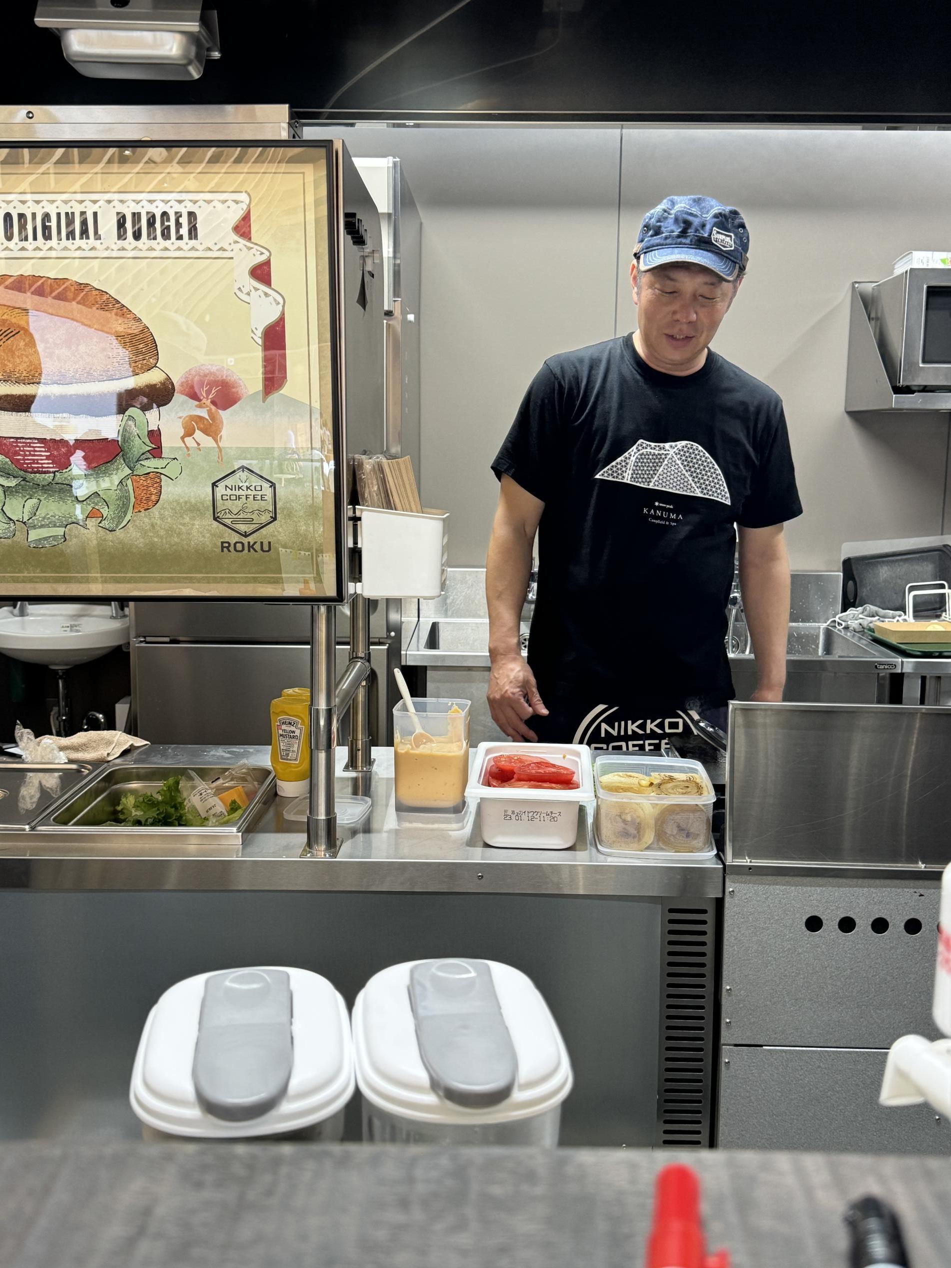 37.クラフトバーガー調理風景
