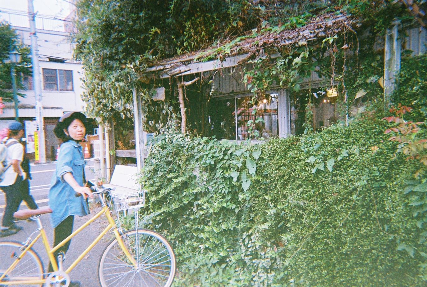 天神町の花屋「ハナドコロエン」とサイクリングツアー中のかなさん