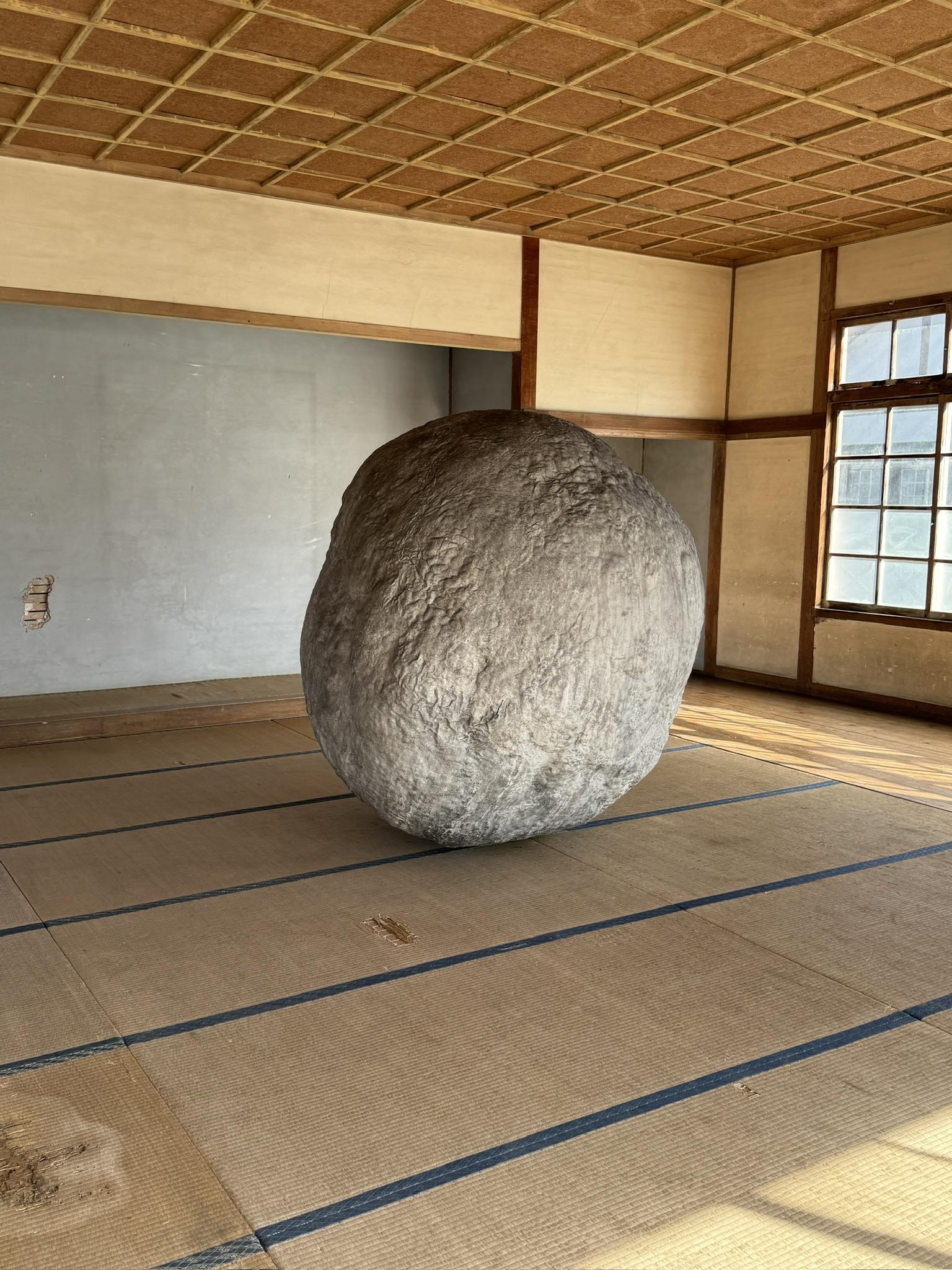 28.本郷芳哉石明るい
