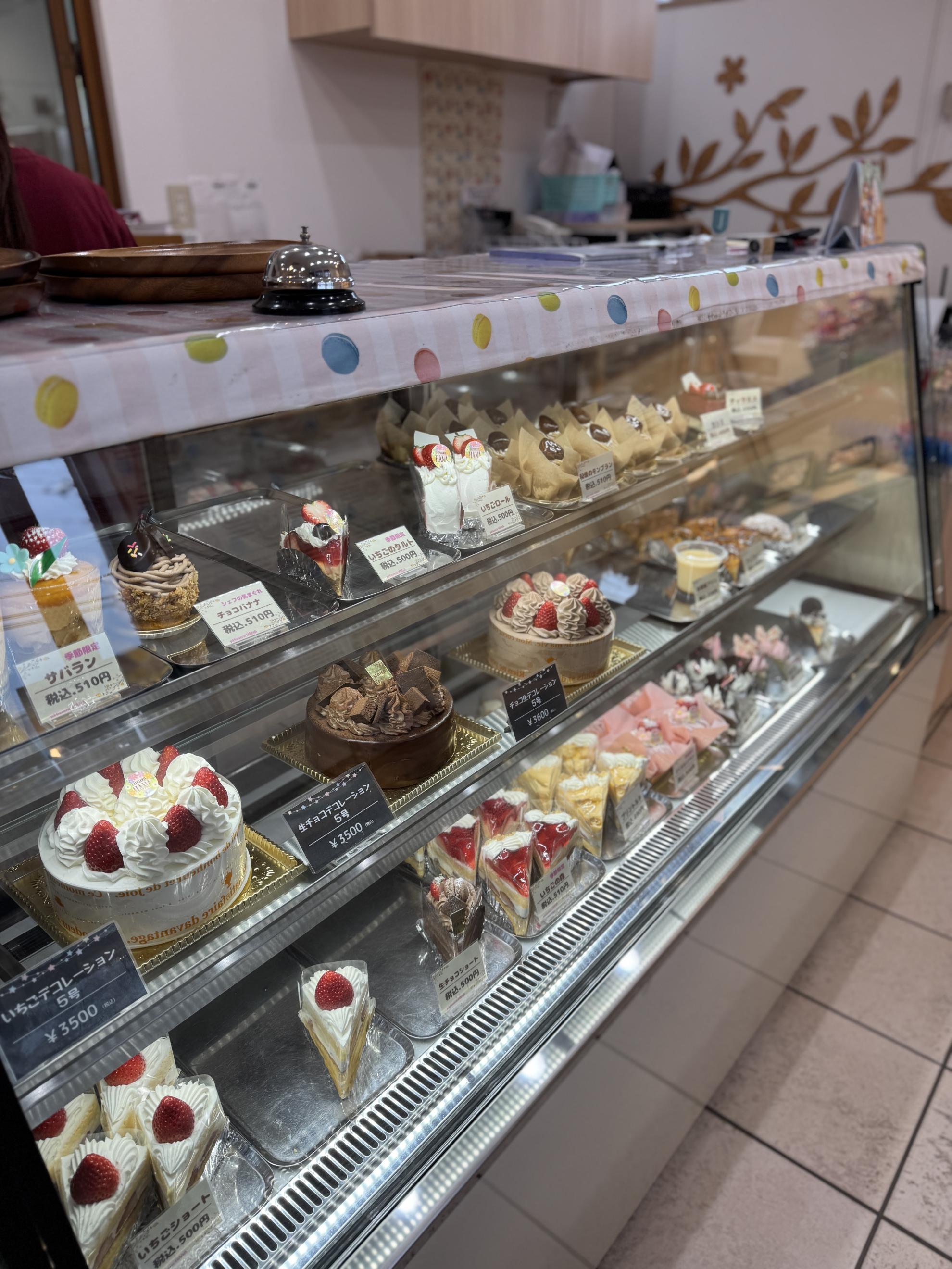 25.パティスリーHANA 店内