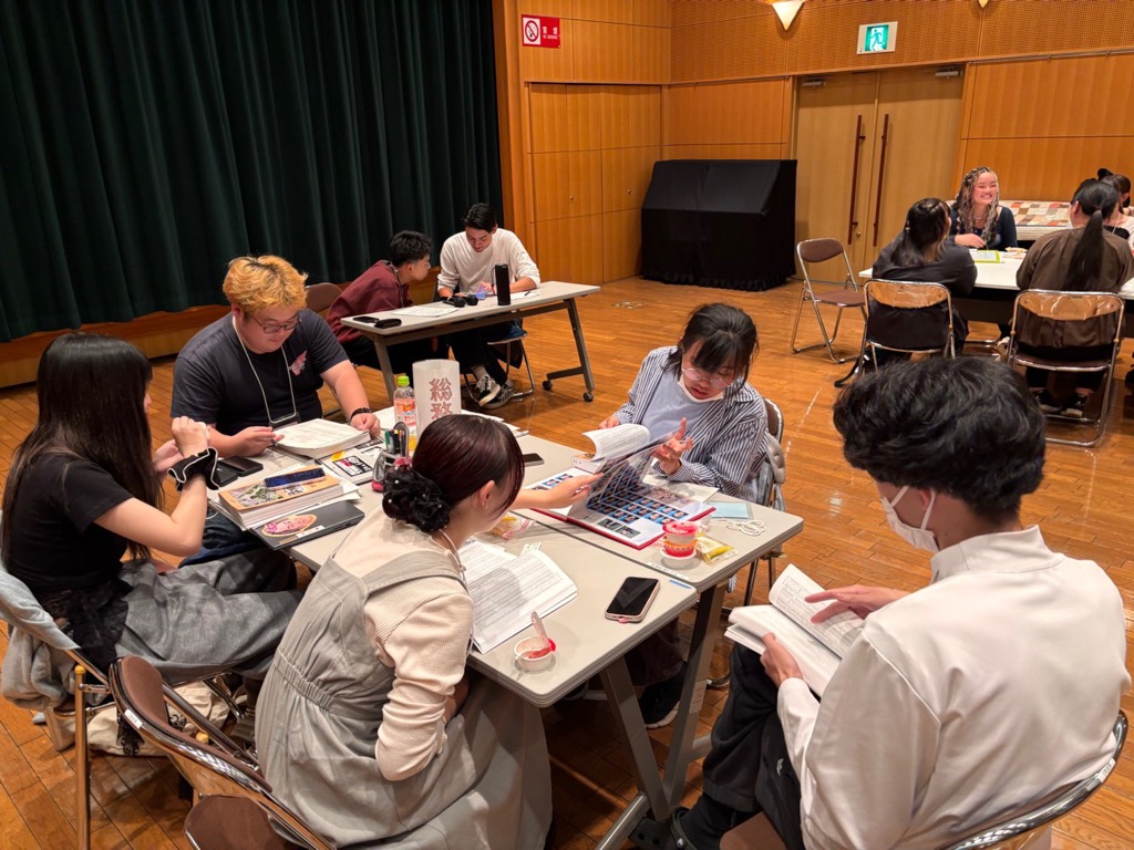 班協議の様子 班協議の様子