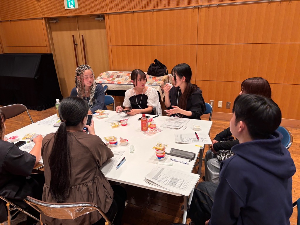 班協議の様子 班協議の様子