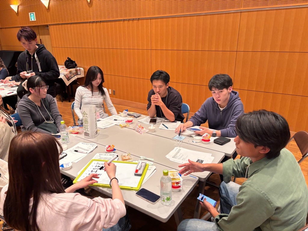 班協議の様子 班協議の様子