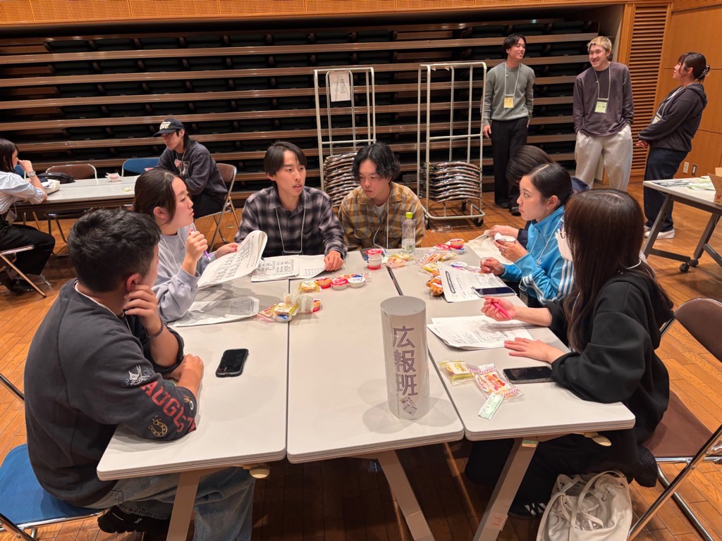 班協議の様子 班協議の様子