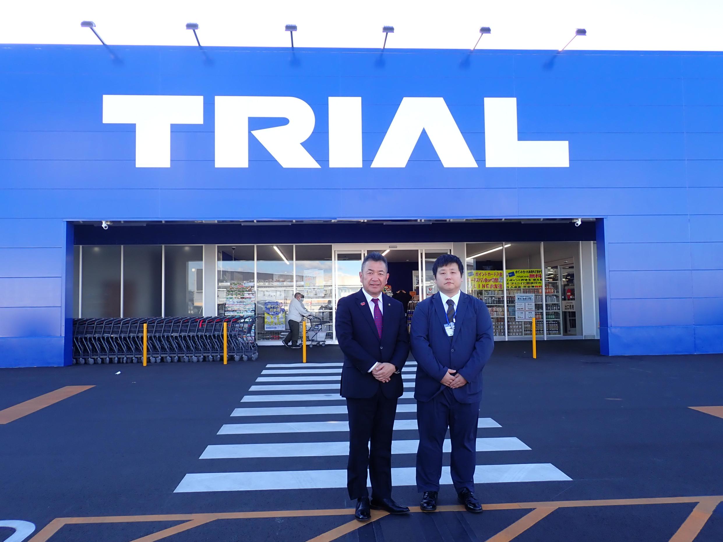 スーパーセンタートライアル鹿沼店前での撮影