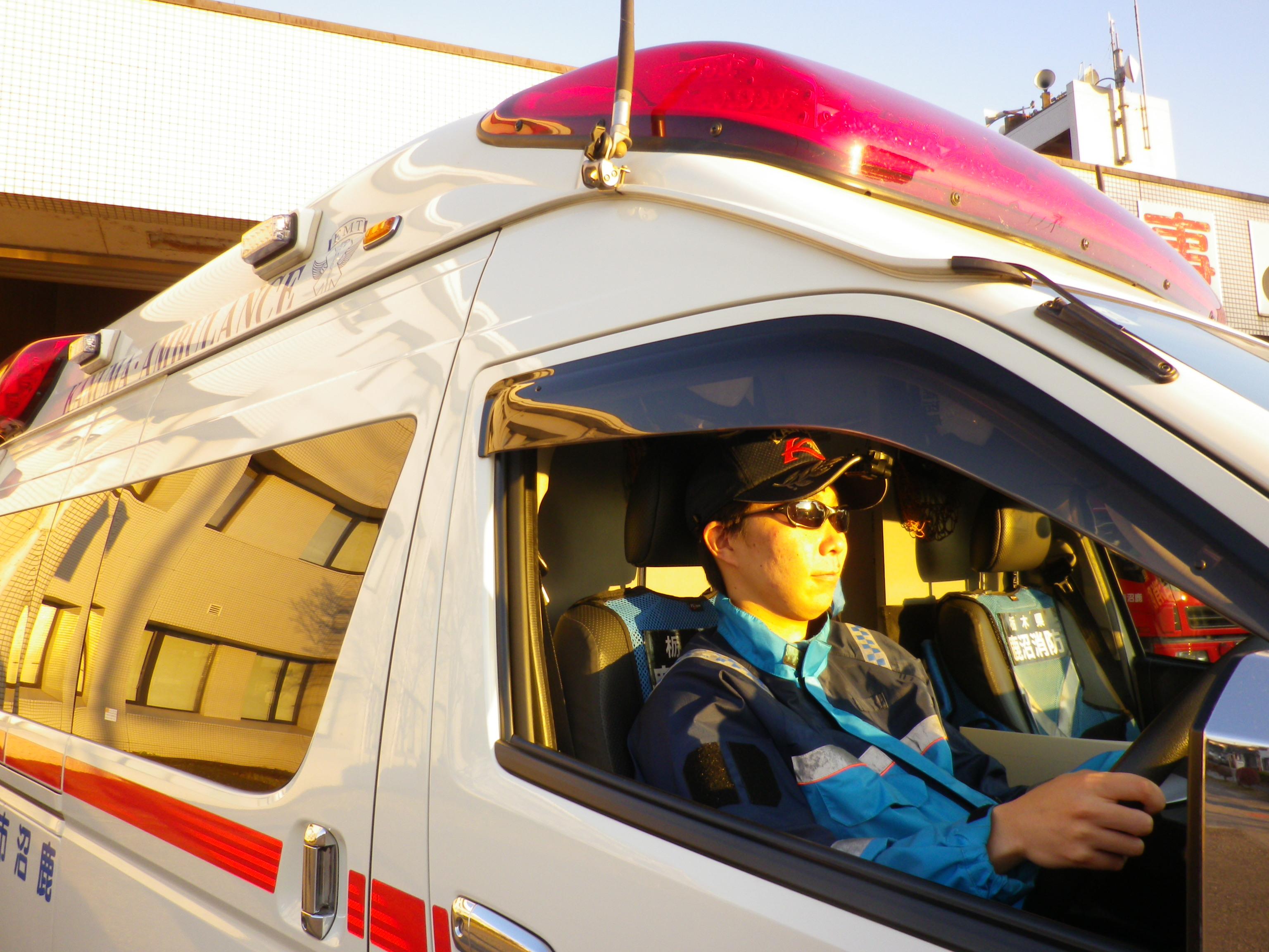 救急車運転時のサングラス着用
