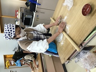 そば打ち体験の様子