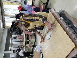 そば打ち体験の様子