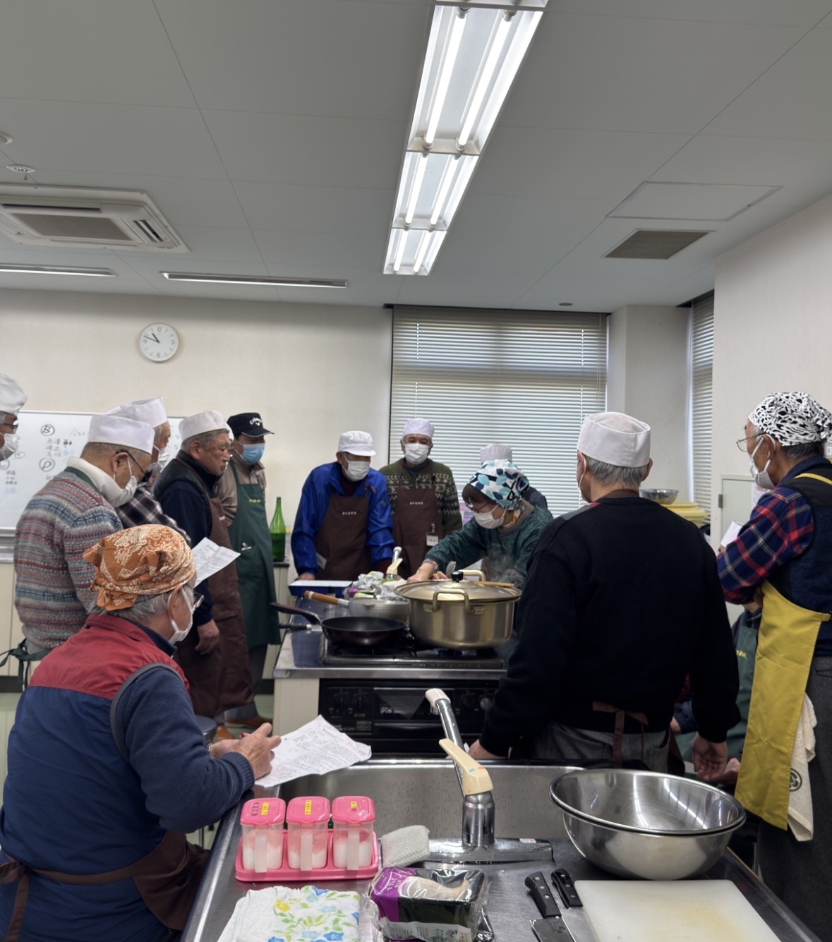 18 高橋先生の周りに.jpg