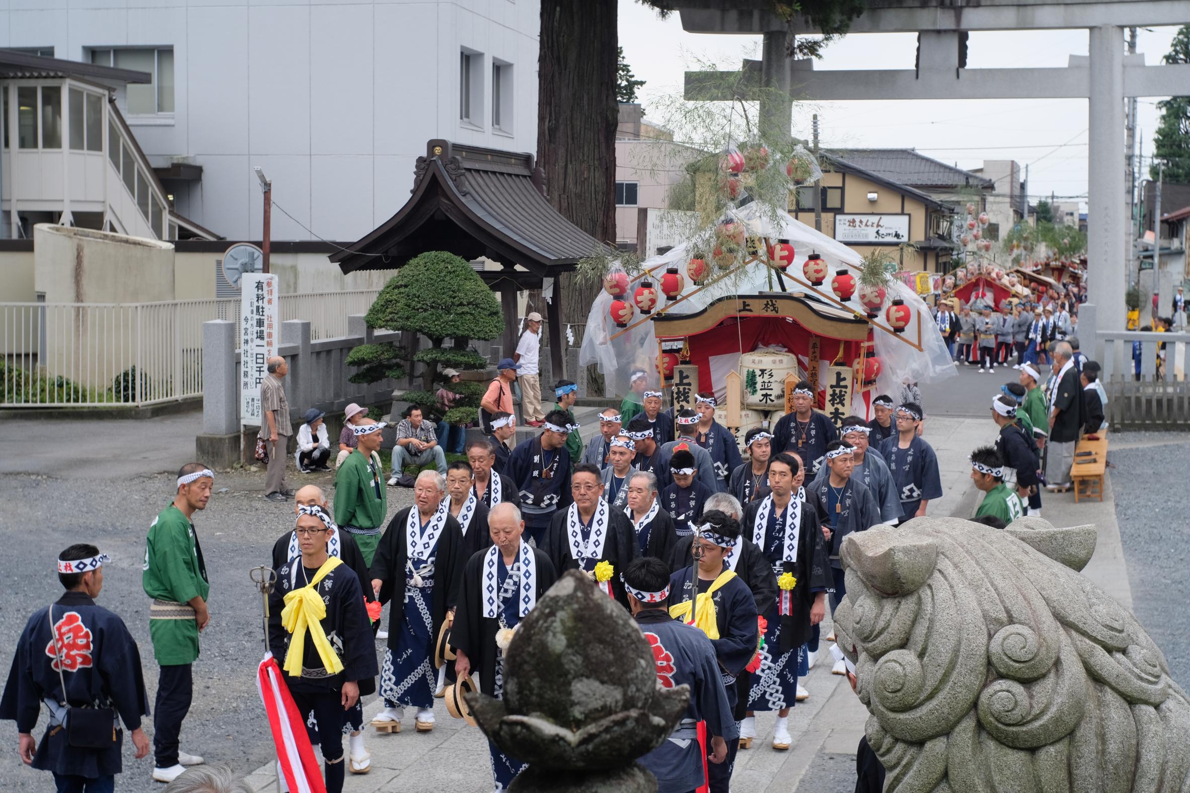 今宮神社へ繰り込む様子